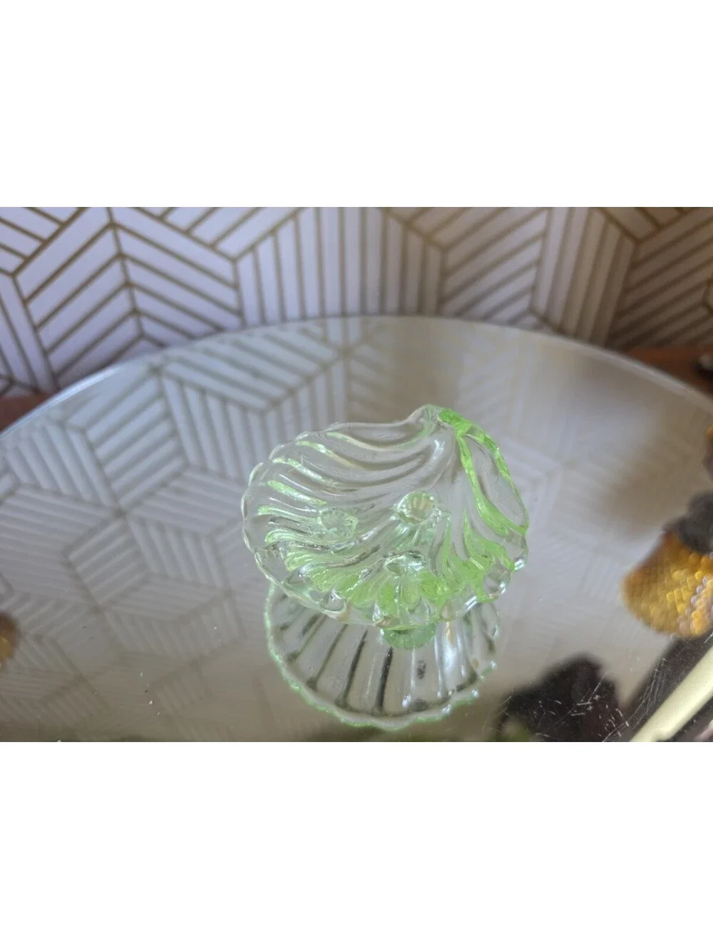 Vintage Cambridge Glass Company Uranium Scalloped Shell Salt Cellar Uv Reactive